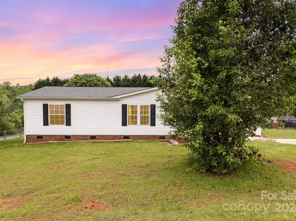 4001 Alvaro Ln, Dallas, NC 28034