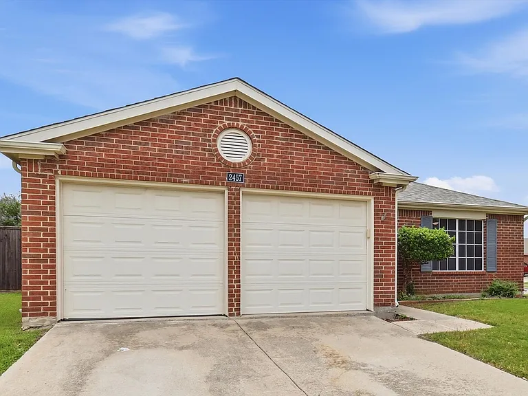 2457 Eagle Mountain Dr — Photo 2