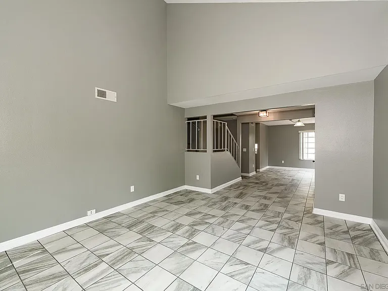 1045 Fuchsia Ln — Photo 3
