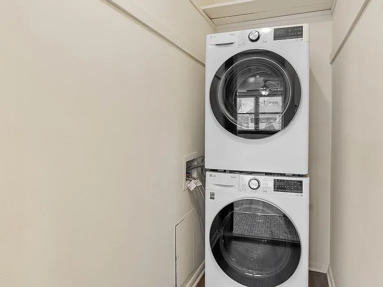 Elevate your lifestyle at Central Lakes of Uptown with in-unit laundry for ultimate convenience. Enjoy modern amenities and spacious living in a vibrant community. Schedule a tour today and see what awaits you!