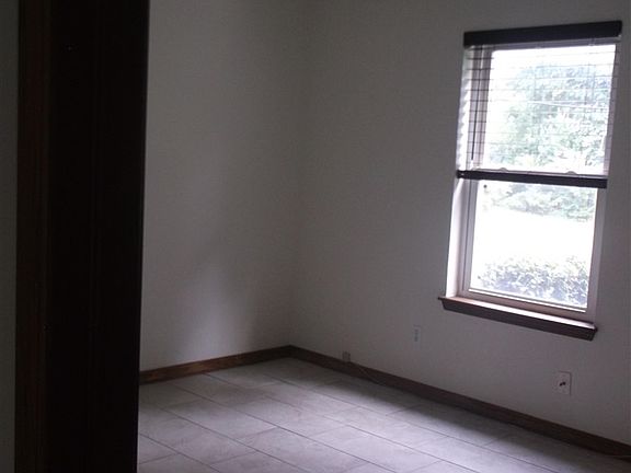 5th image of 555 Ketch Creek Dr