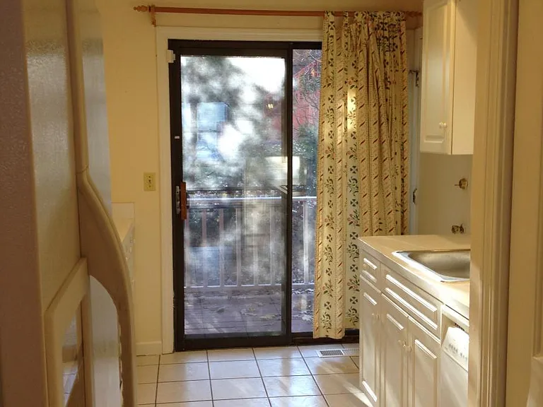 409 Glendale Ave #C1 — Photo 3