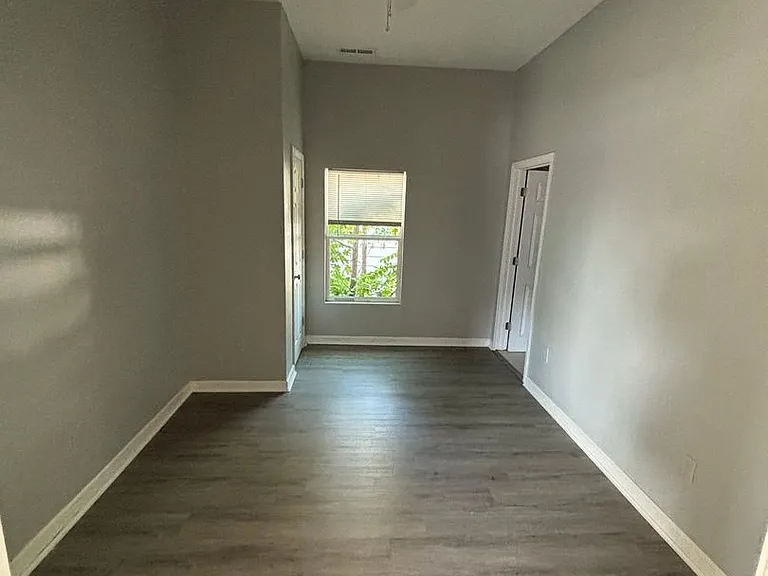 503 W Hovey St — Photo 13
