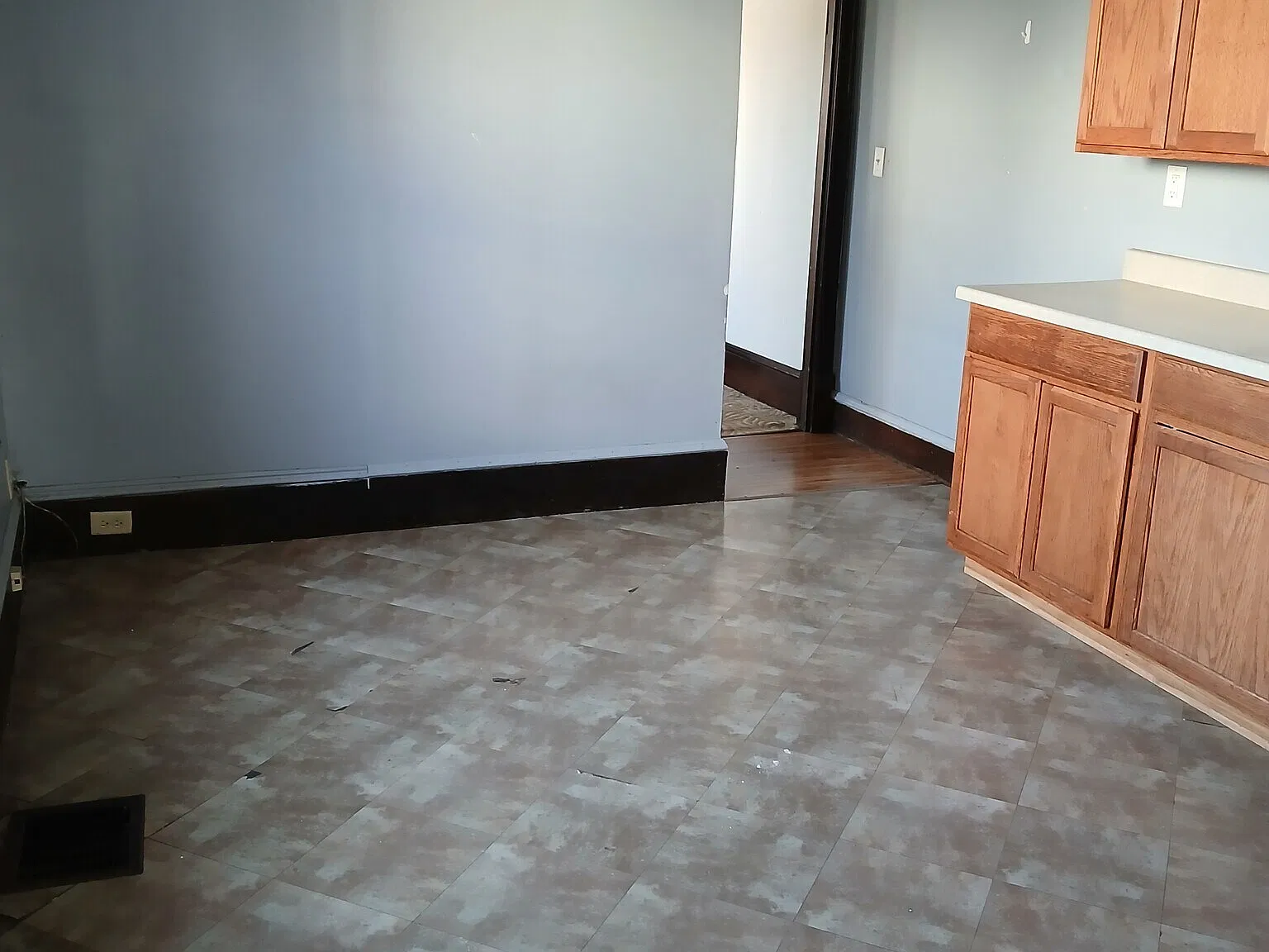 3 bed, 1306 sqft, $1,000 — Photo 4