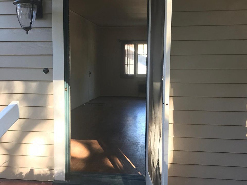 Private entrance 