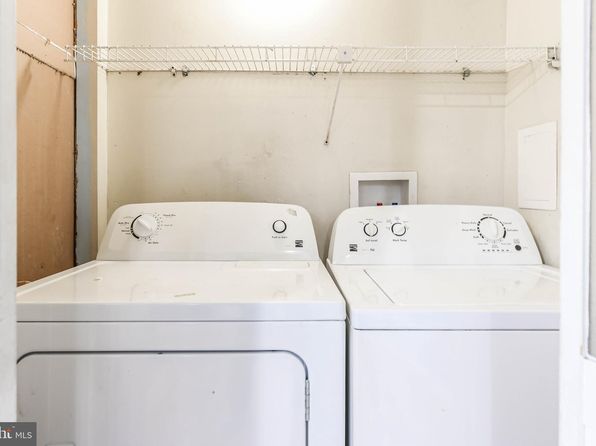 623 Center St APT 101, Herndon, VA 20170