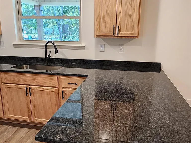110 Eastlake Dr — Photo 6