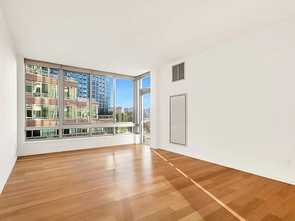 5th image of 4630 Center Blvd APT 307