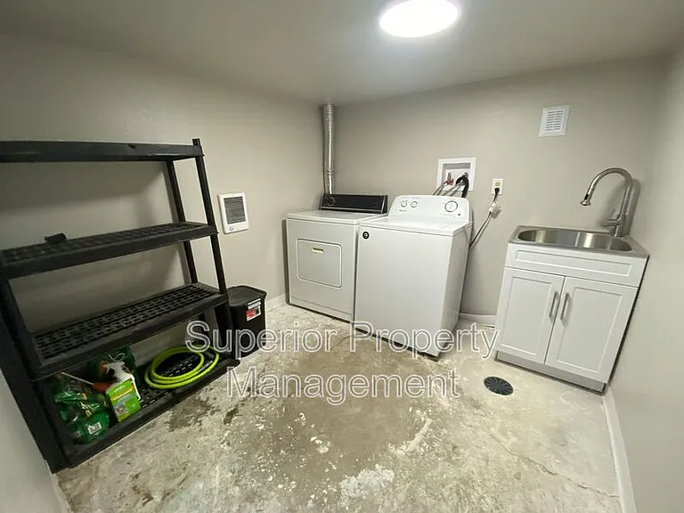 1011 W 29th St — Photo 16