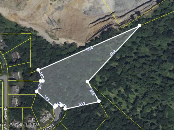 15 Heritage Blvd, Stroudsburg, PA 18360