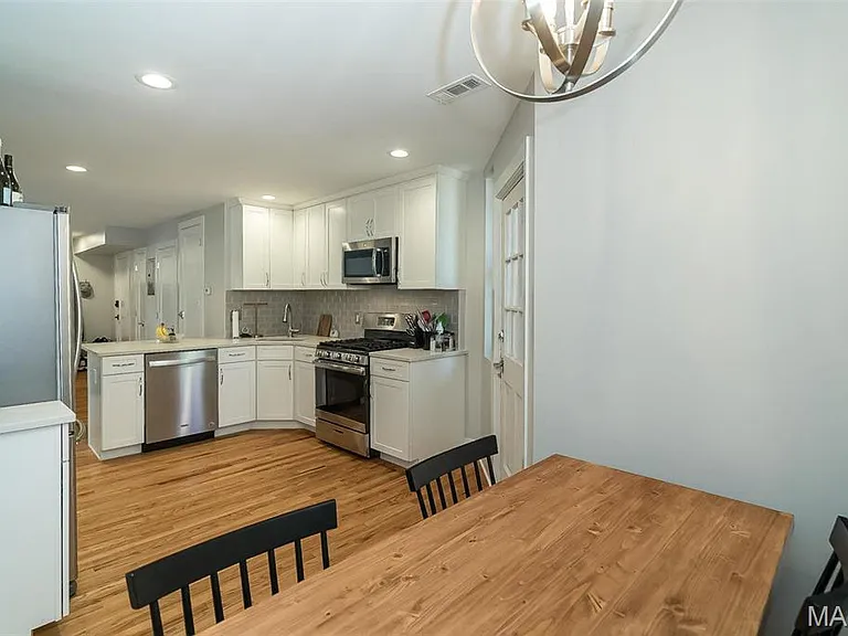 7537 Buckingham Dr — Photo 10