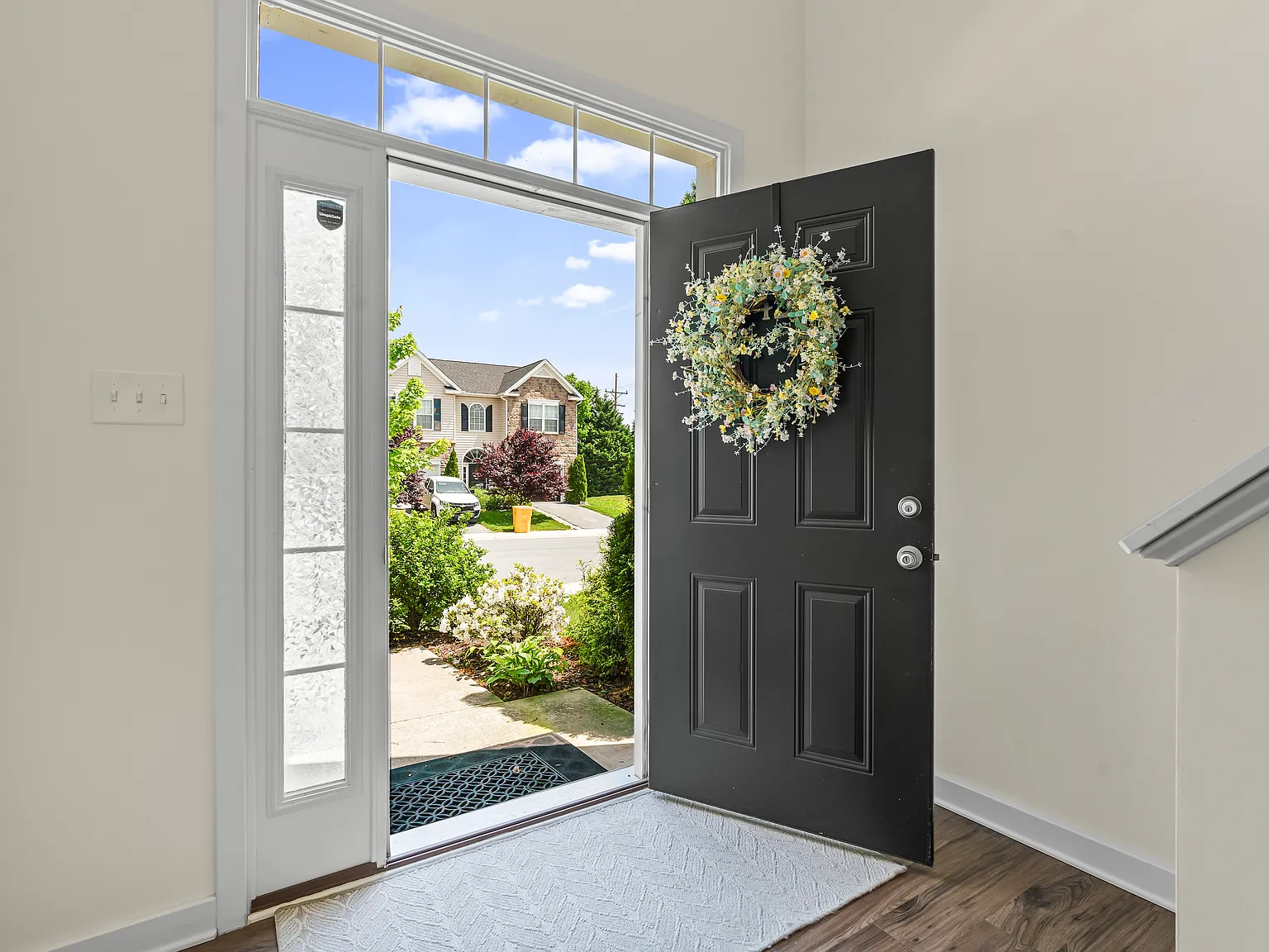 3 bed, 2.5 bath, 1776 sqft, $1,975 — Photo 1