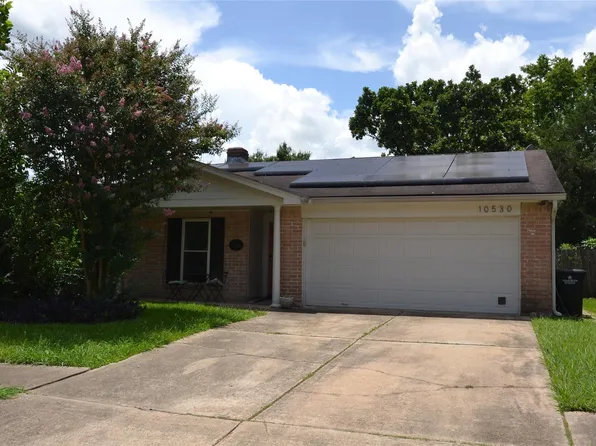 10530 Permian Dr, Sugar Land, TX 77498