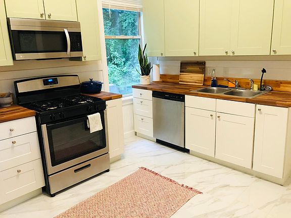 3rd image of 2110 Kemper Ln #1