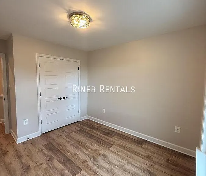 1327 Derby Dr — Photo 11