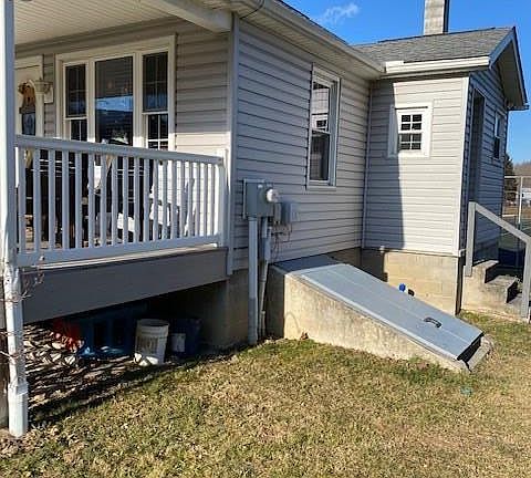 2nd image of 119 Seifert St