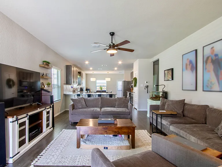 4114 Winchester Cv — Photo 2