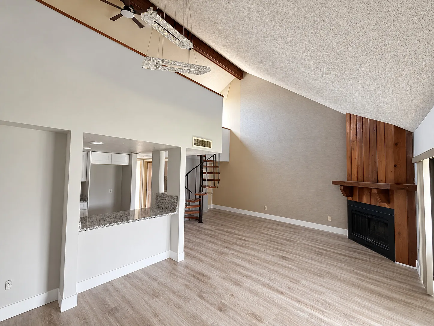 2 bed, 975 sqft, $1,500 — Photo 2