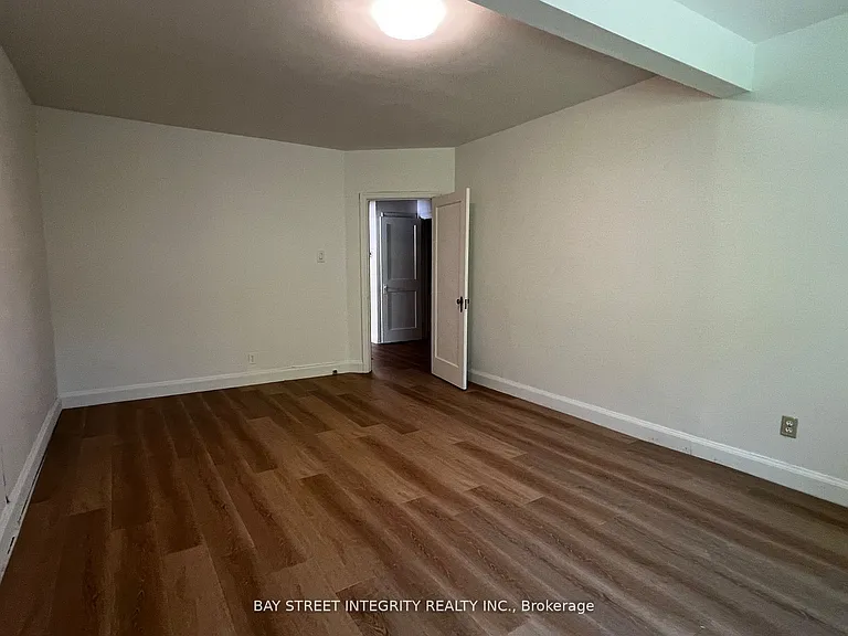 204 Greenfield Ave — Photo 5