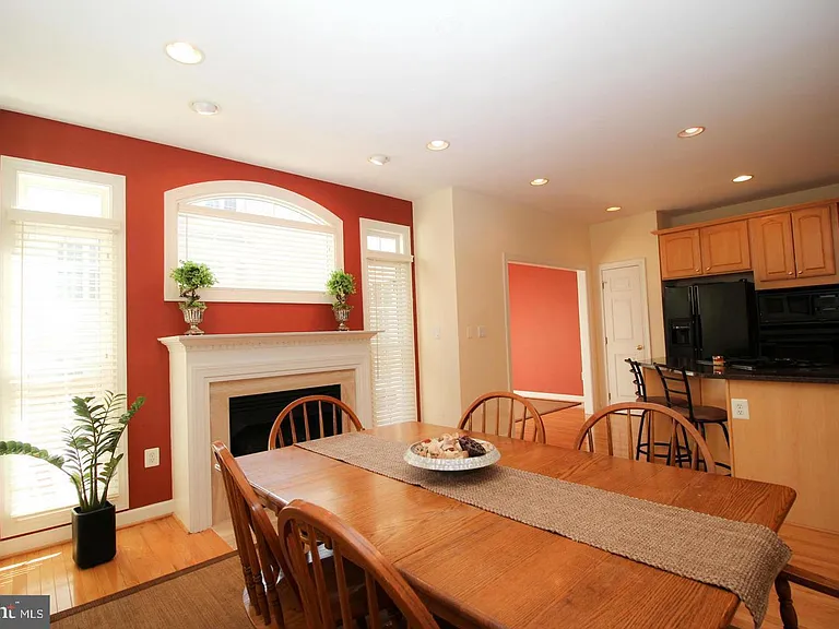 4553 Fair Valley Dr — Photo 7