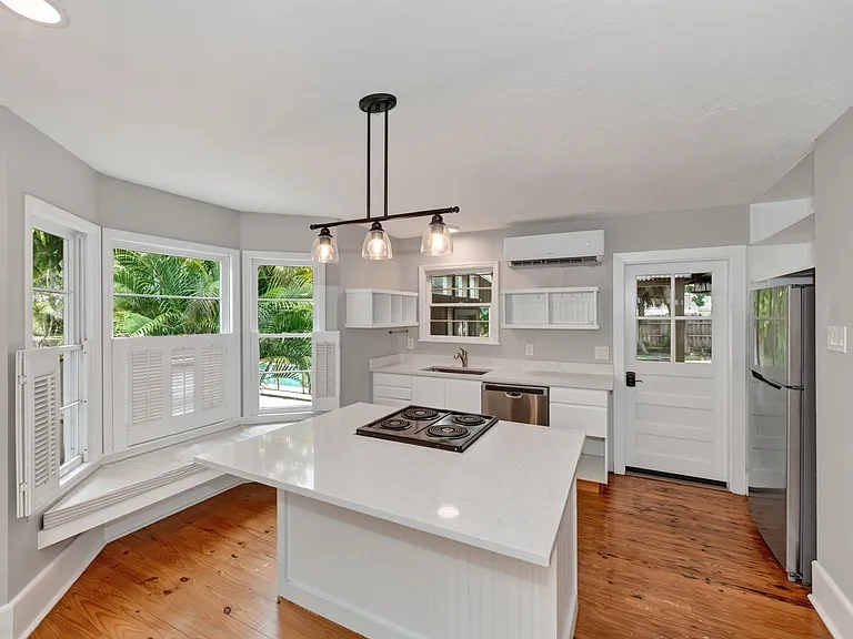 1010 Virginia Dr — Photo 7
