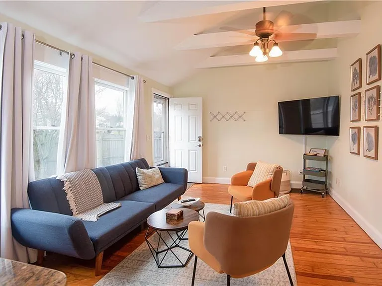 391 Aquidneck Ave — Photo 2