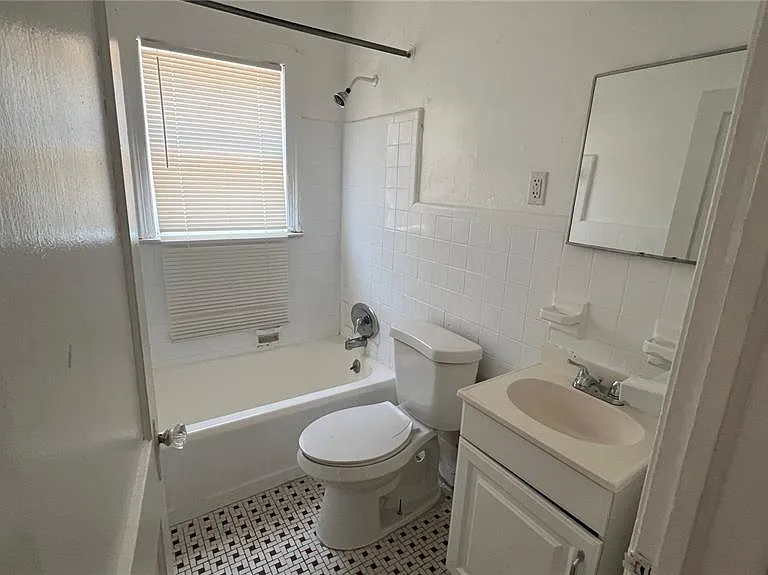 735 Grove St N #2 — Photo 7