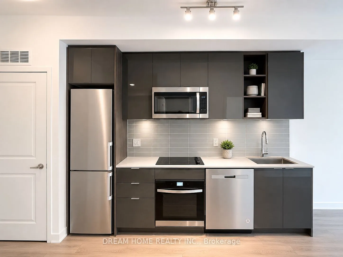 2 bed, $2,400 — Photo 2