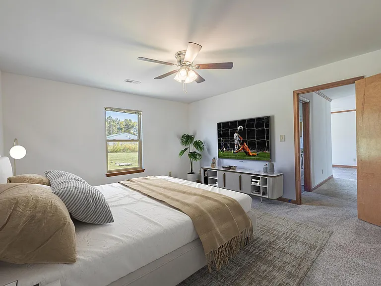 1411 Clover St — Photo 17