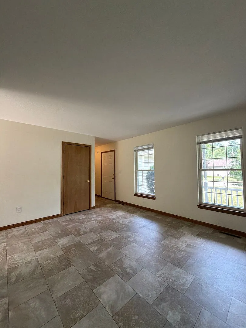 Limited Time $500 Off First Month Rent - 3 Bedroom Home With 2 Car Attached Garage! — Photo 1