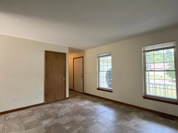 819 Colonial Manor Dr, Goshen, IN 46526