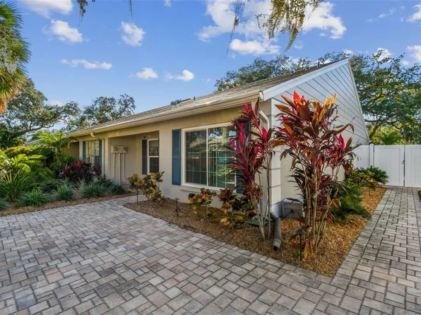 1141 Dover Ct, Safety Harbor, FL 34695