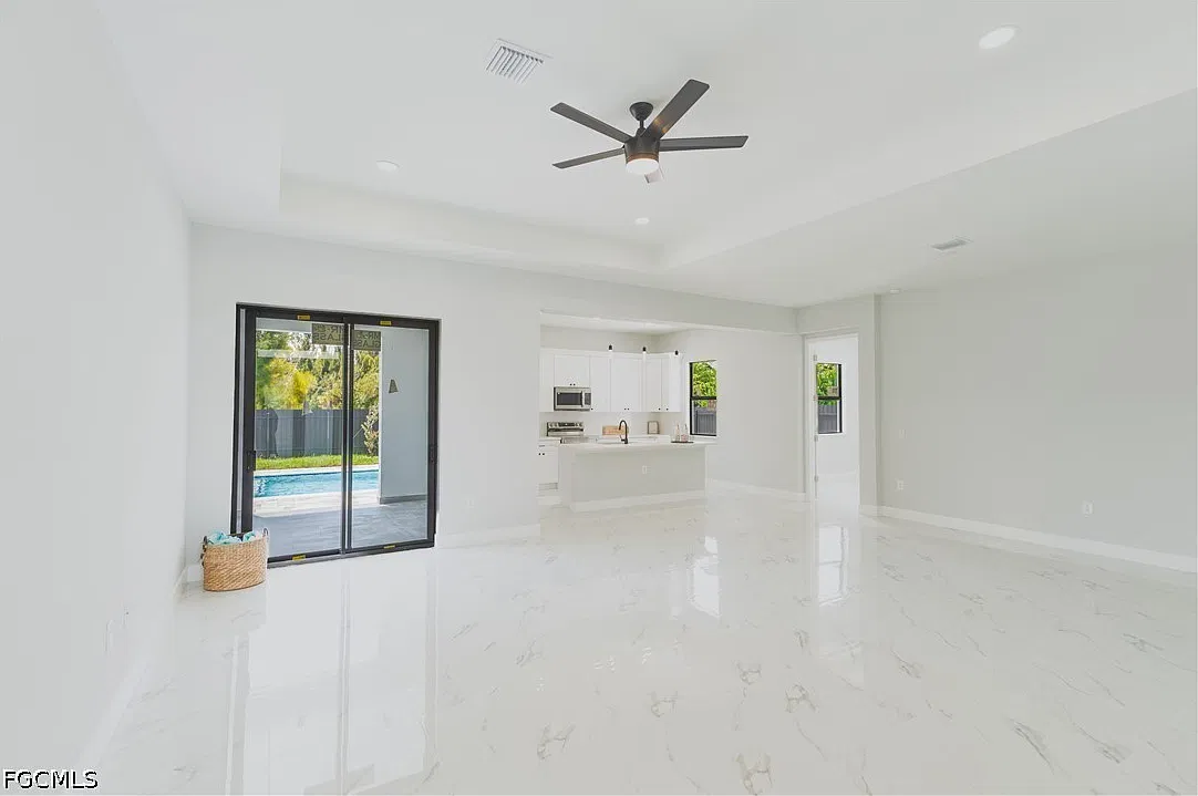 4 bed, 2.0 bath, 1842 sqft, $3,500 — Photo 3