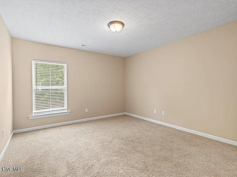 712 Coventry Ave — Photo 12