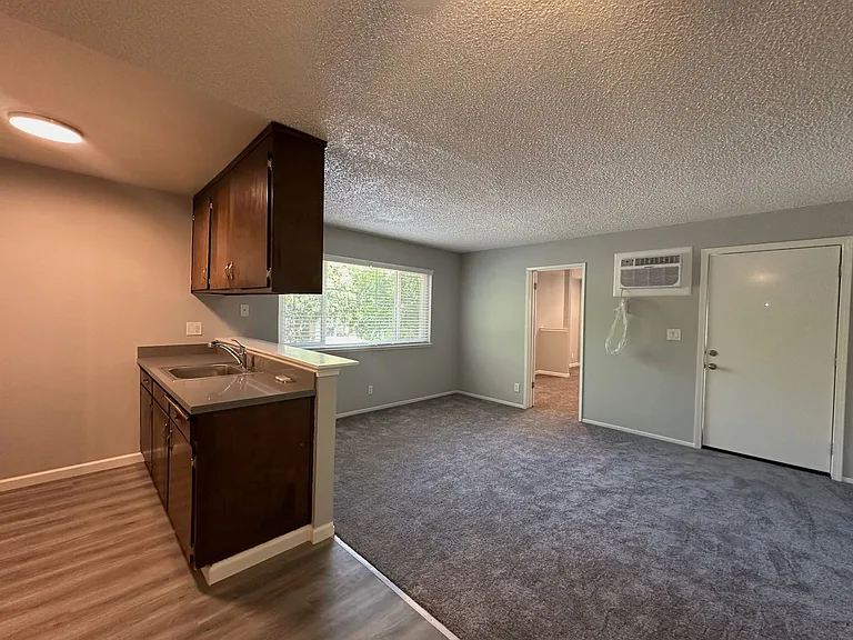 330 W Acacia Street — Photo 18