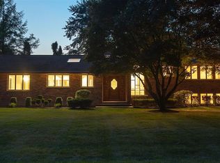 875 Westholm Rd, Niskayuna, NY 12309