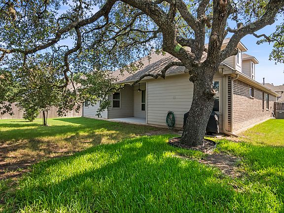 4th image of 272 Woods Of Boerne Blvd