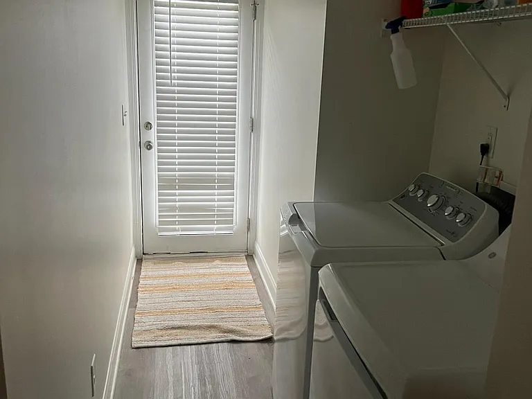 1044 Ridge Ave — Photo 5