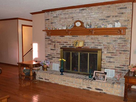3rd image of 13584 Plaza Heights Ave