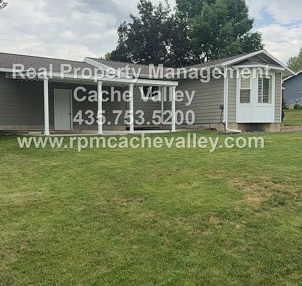 220 E 300 N — Photo 24