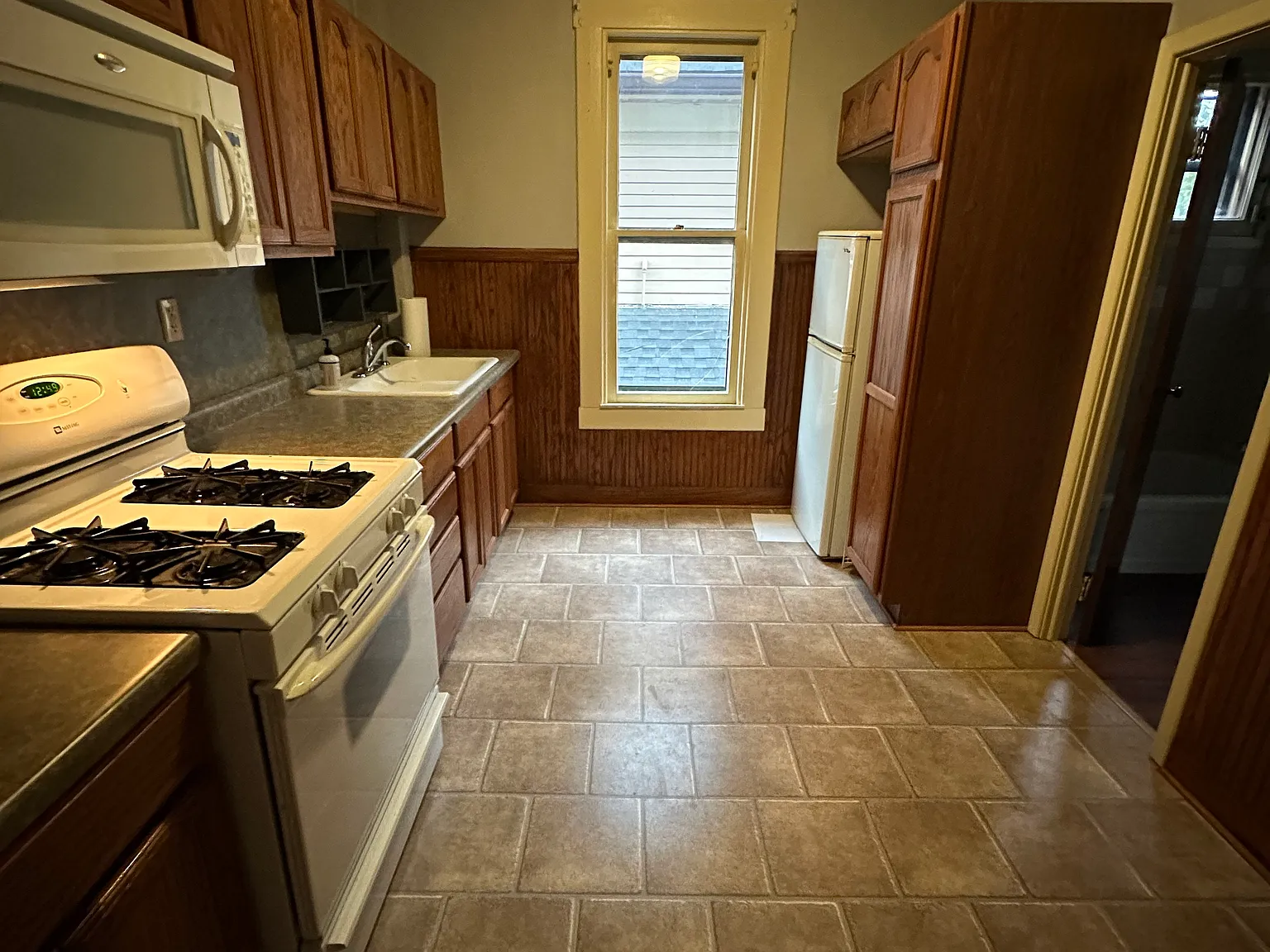 1 bed, 1000 sqft, $1,200 — Photo 2