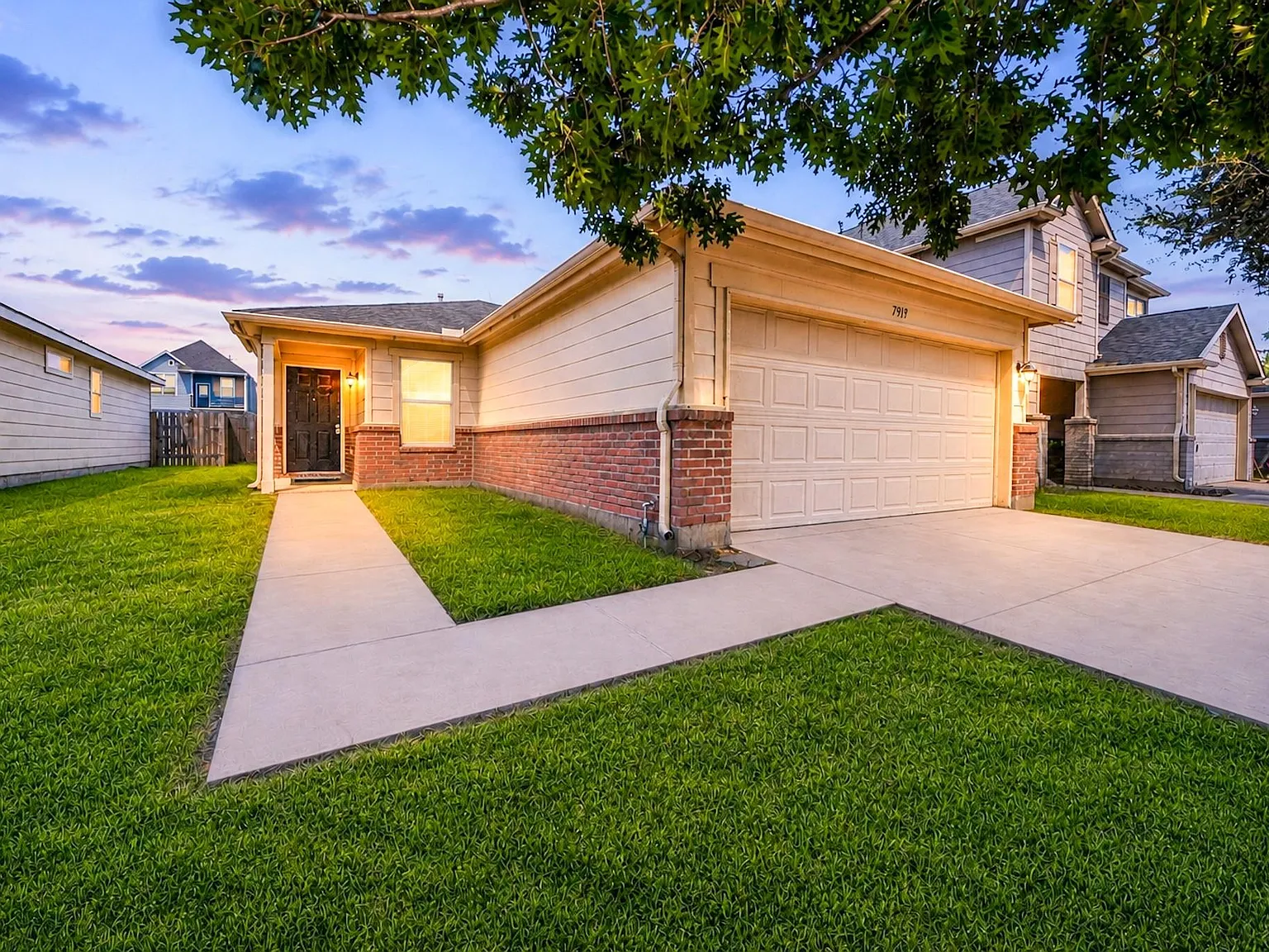 4 bed, 2.0 bath, 1353 sqft, $1,500 — Photo 1