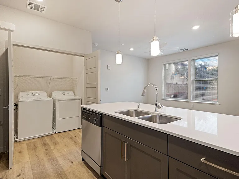 La Vida 55+ Luxury Living — Photo 15