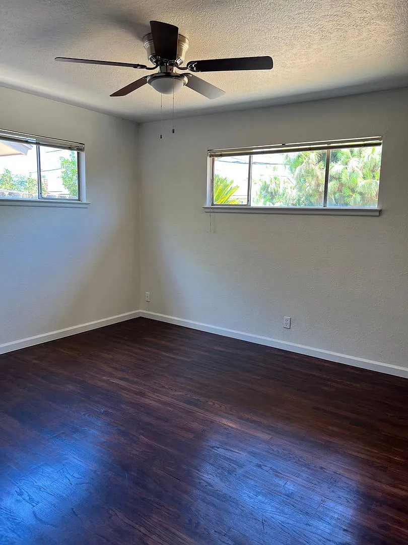 Clovis Home-Convenient location to shopping & entertainment — Photo 3
