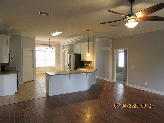 3rd image of 1704 Glencoe Dr