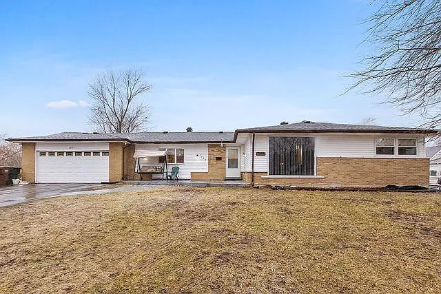 3209 Maple Ln photo 1