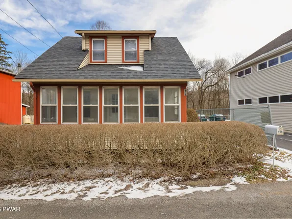 958 Main St, Newfoundland, PA 18445