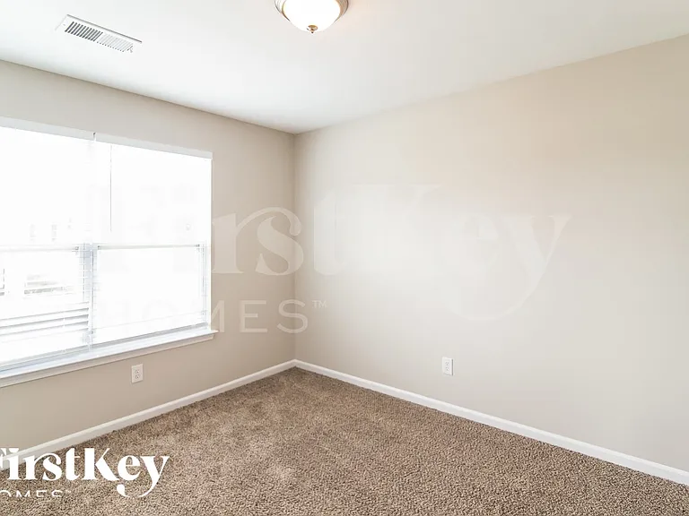 113 Hyrne Dr — Photo 10
