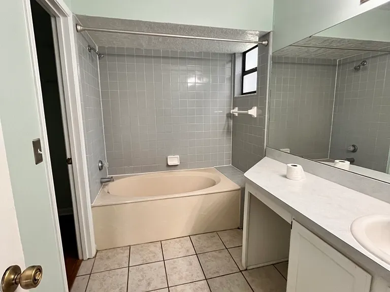 180 Annandale Dr W — Photo 9