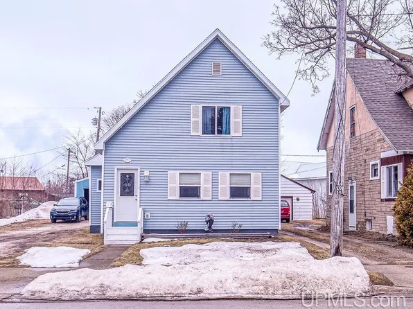 163 N Cedar St, Manistique, MI 49854